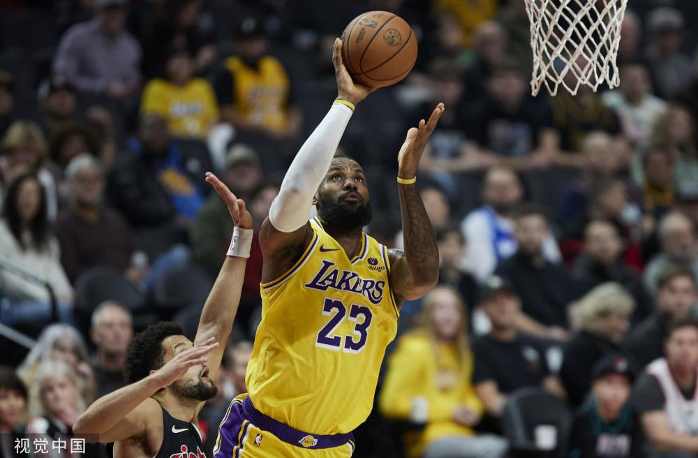 雄鹿为挽留扬尼斯真拼了：裁掉利拉德签特纳 签回字母哥兄弟