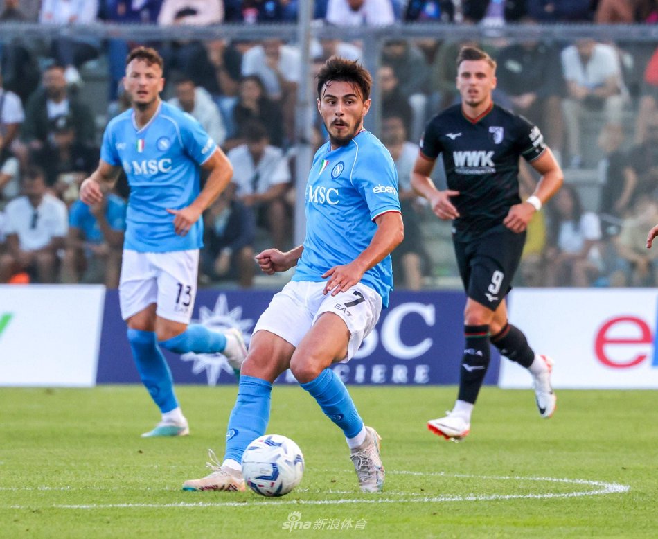 [图]戴维斯40+12詹姆斯再砍三双 力克马刺.